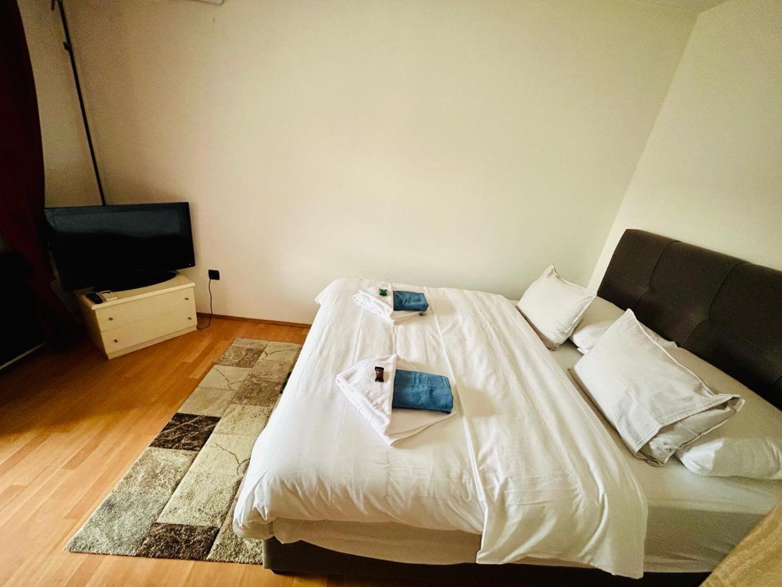 Fly By Suite - Zagreb Airport - 0-24H Self Check In&Out - Parking On Site Velika Gorica Exterior foto
