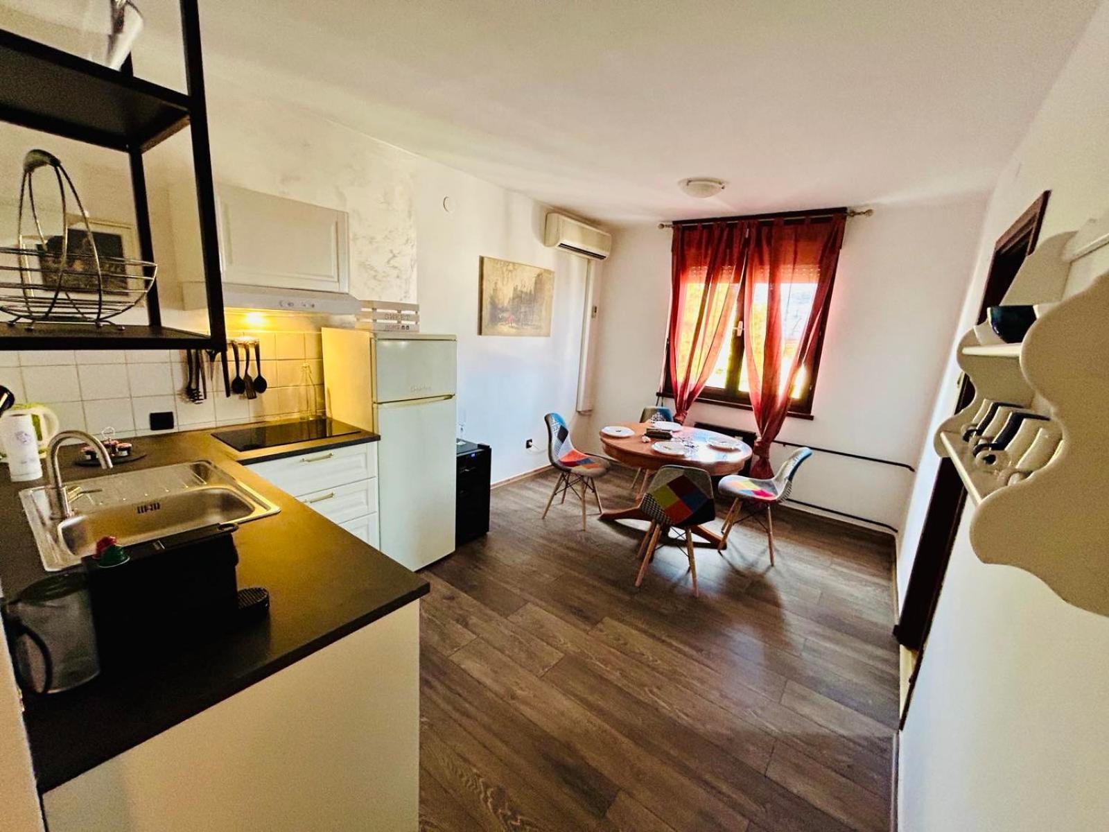 Fly By Suite - Zagreb Airport - 0-24H Self Check In&Out - Parking On Site Velika Gorica Exterior foto